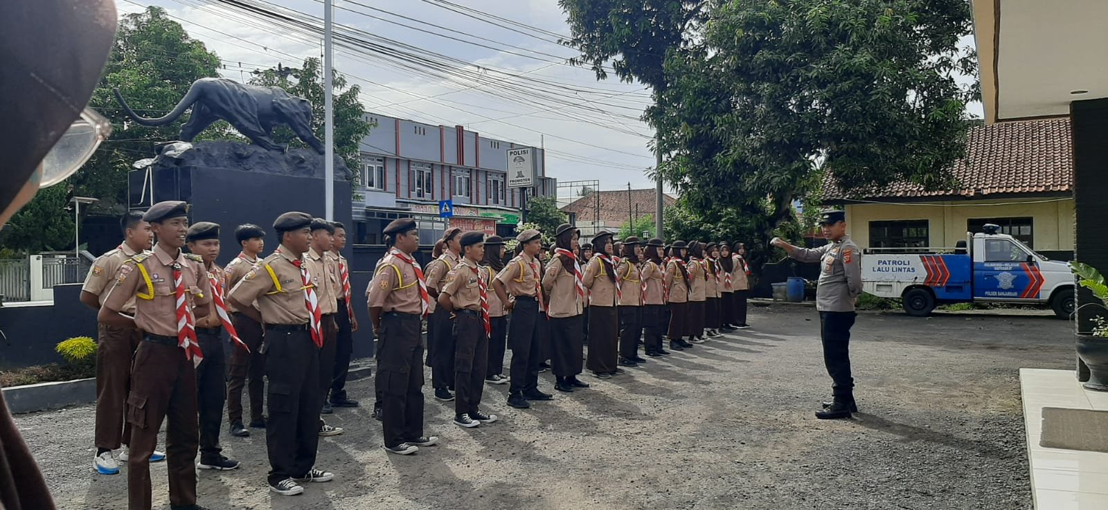 Polsek Banjarsari Polres Ciamis Binluh ke Anggota Saka Bhayangkara Kwartir Ranting Banjarsari