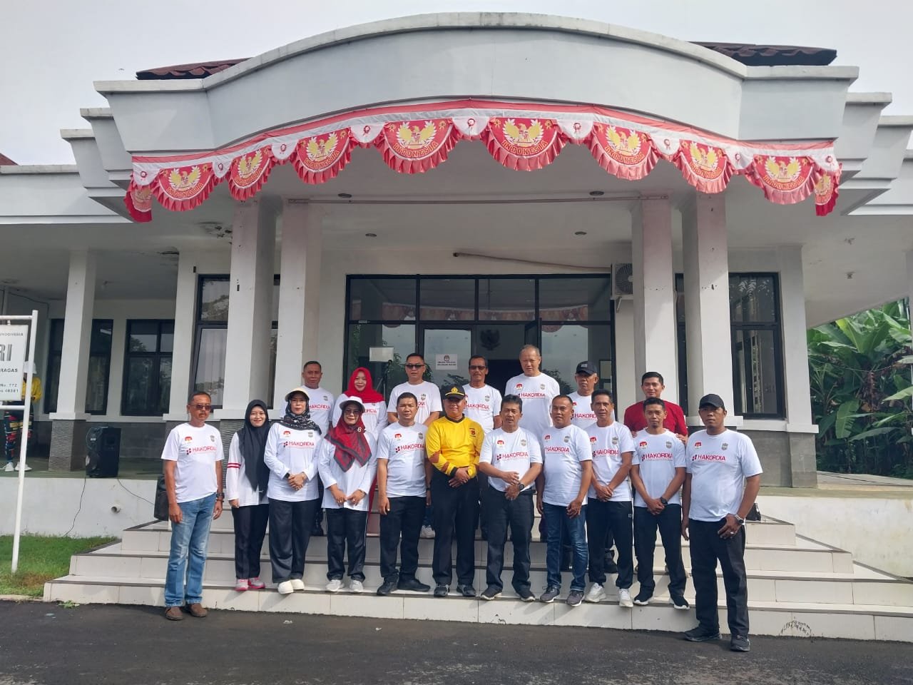 Polsek Cimaragas Polres Ciamis Ikuti Senam Berani Jujur Peringatan Hakordia 2024 di Cimaragas