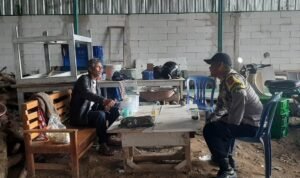 Cooling System Polsek Cikoneng Polres Ciamis Patroli Kamtibmas Bahaya TPPO ke Warga Lengonsari