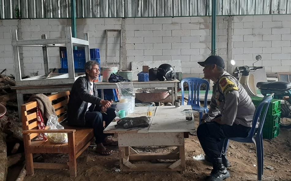 Cooling System Polsek Cikoneng Polres Ciamis Patroli Kamtibmas Bahaya TPPO ke Warga Lengonsari