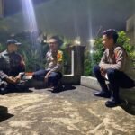 HumanisPolsek Cipaku Polres Ciamis Patroli Dialogis ke Pemukiman Warga Saat Malam Hari