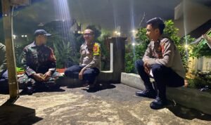 HumanisPolsek Cipaku Polres Ciamis Patroli Dialogis ke Pemukiman Warga Saat Malam Hari