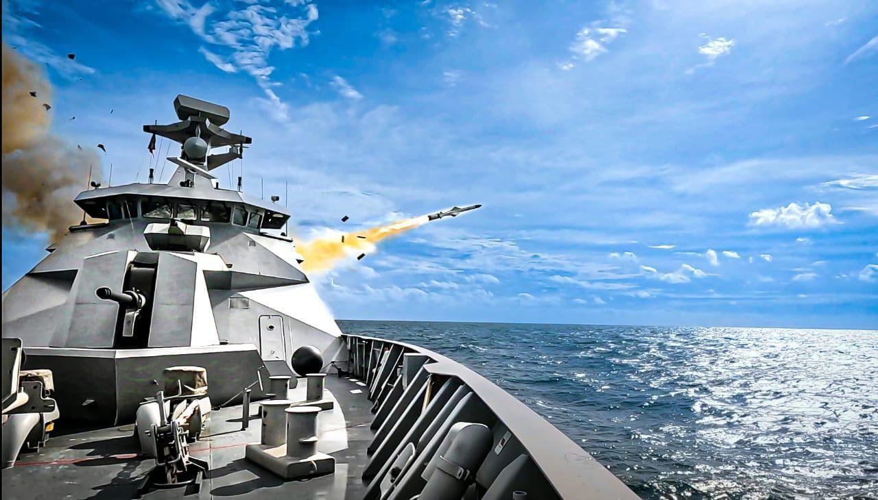 TNI AL Berhasil Menghancurkan Sasaran Strategis Musuh di Darat Dengan Tepat