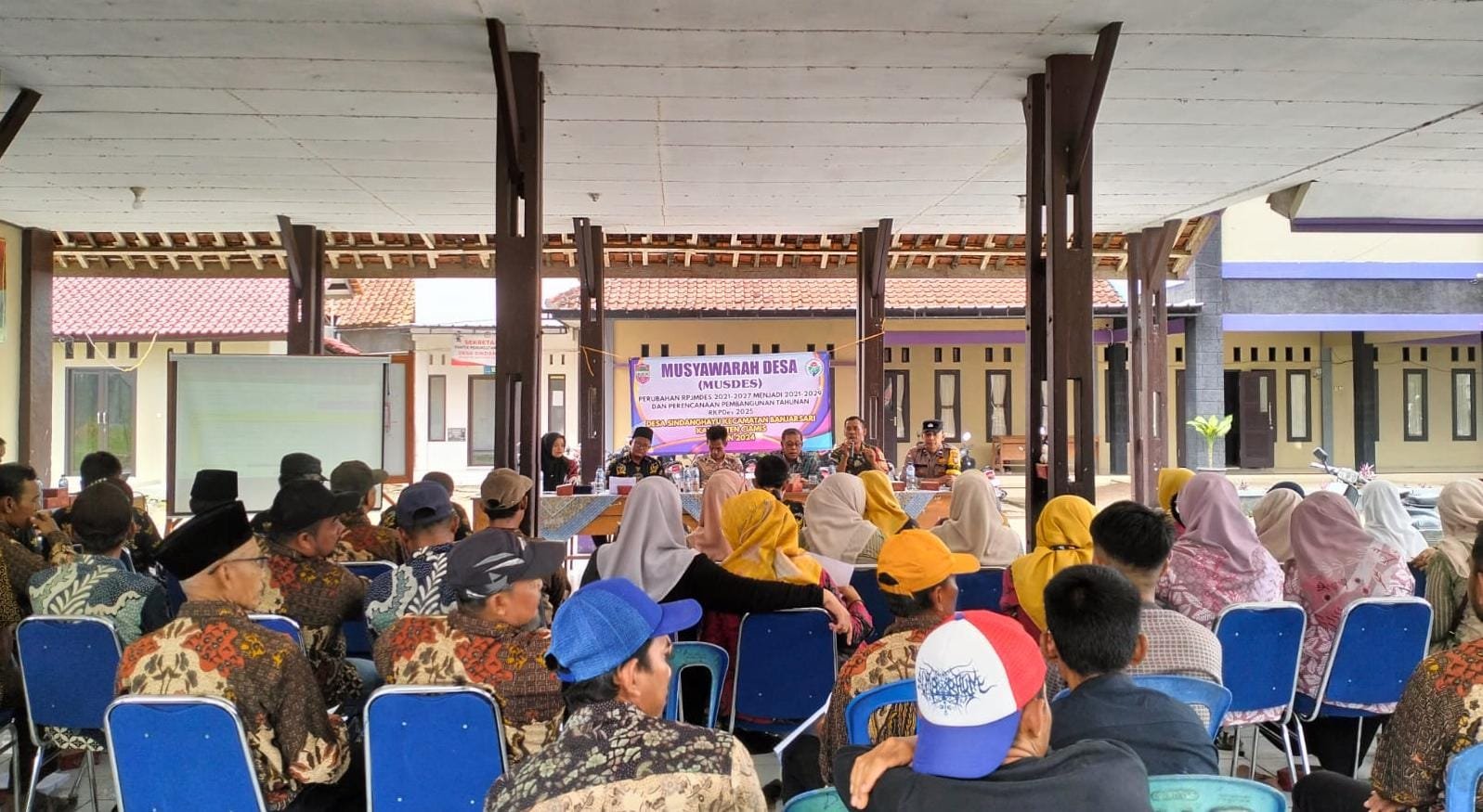 Polsek Banjarsari Polres Ciamis Ikuti Sosialisasi RPJMDes 2021-2029 Desa Sindanghayu