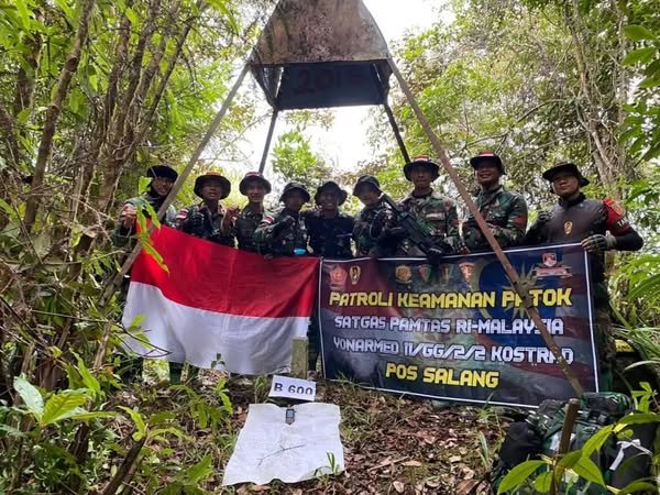 Pengawal Kedaulatan Perbatasan NKRI Satgas Pamtas Yonarmed 11 Kostrad Laksanakan Patroli Patok