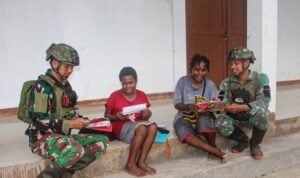 Satgas Yonif 503 Kostrad Fasilitasi Buku Baca dan Alat Tulis Bagi Anak Papua