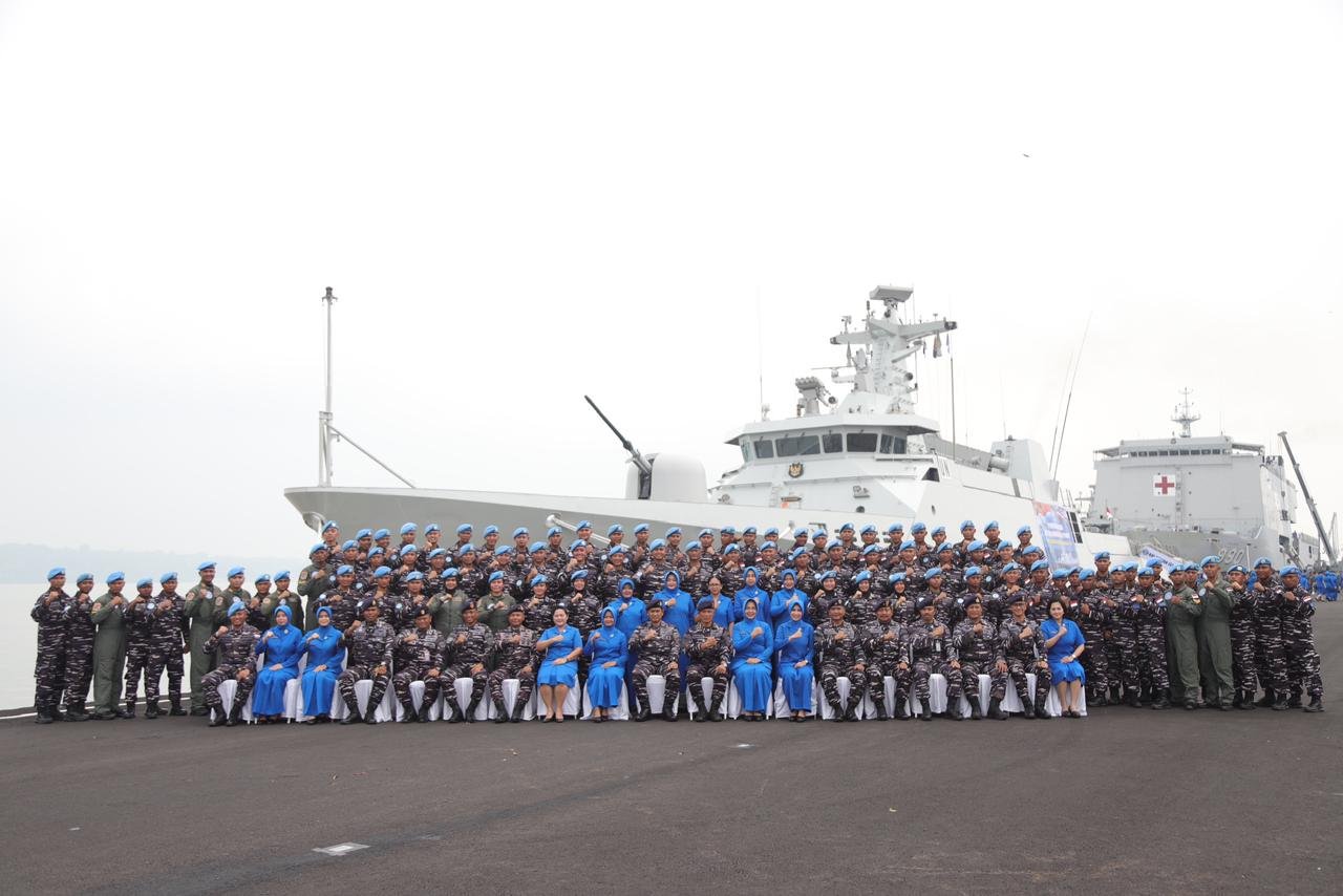 Isak Tangis Haru Keluarga Iringi Keberangkatan Satgas MTF TNI Konga XXVIII-P/UNIFIL