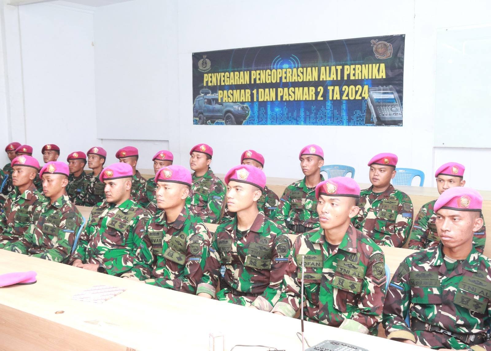 Prajurit Batalyon Komlek 2 Marinir Mengikuti Penutupan Latihan Penyegaran Pengoperasian Alat Pernika TA 2024