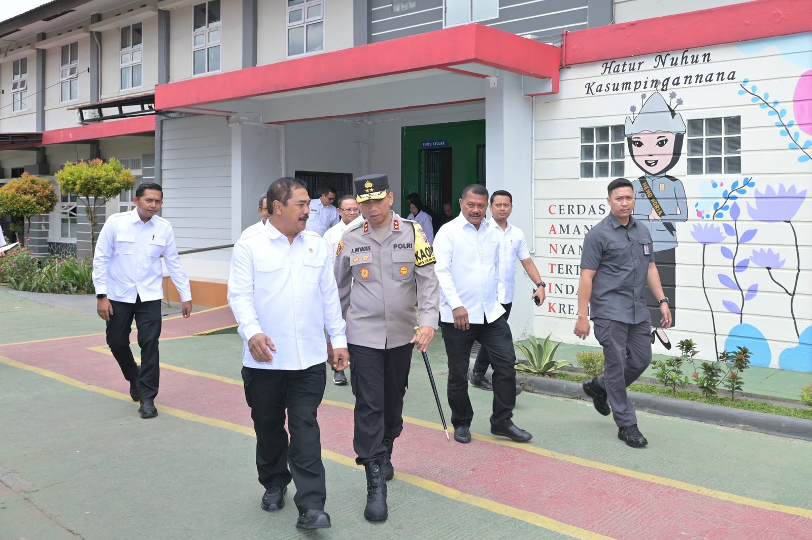 Kapolda Jabar Hadiri Upacara Pemberian Remisi Khusus Natal 2024 di Lapas Perempuan Bandung