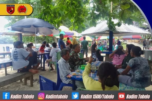 Babinsa Koramil 1508-01/Tobelo Laksanakan Komsos Dan Monitoring Di Pantai Luari