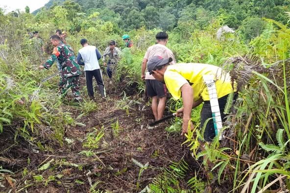 Ajak Masyarakat Manfaatkan Lahan Tidur Ini Yang Dilakukan Babinsa Kodim 1401/Majene