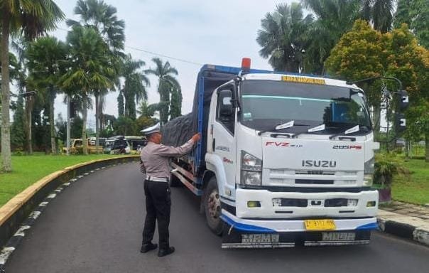 Masih Bandel Melintas Sat Lantas Polres Ciamis Tindak Tegas Kendaraan Sumbu 3