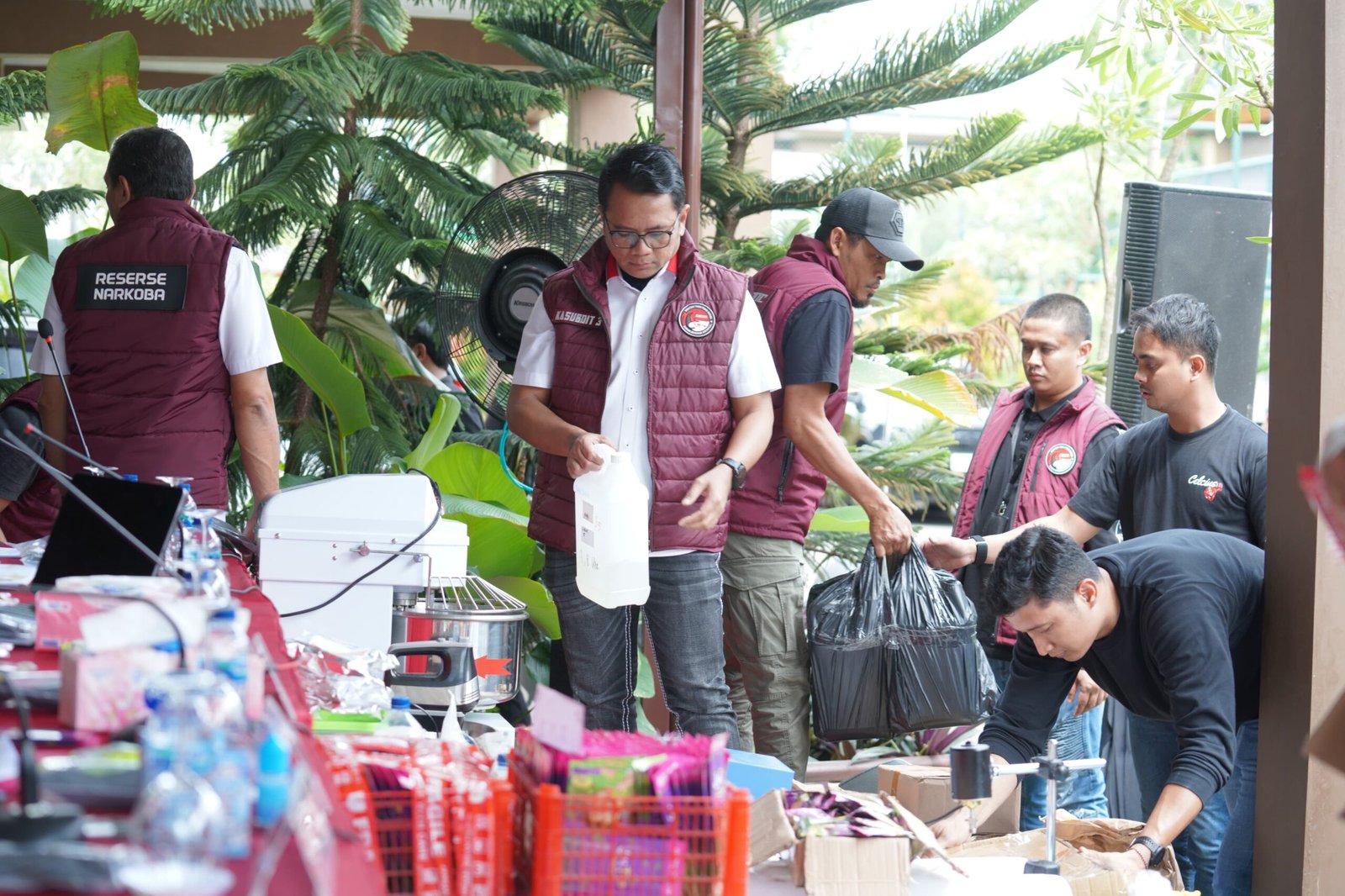 Polda Jabar ungkap Clandestine Lab Happy Water dan Liquid Narkotika di Buah Batu, Kabupaten Bandung