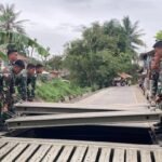 Yonzipur 9 Kostrad Pasang Jembatan MGB di Karawang Pulihkan Akses Warga