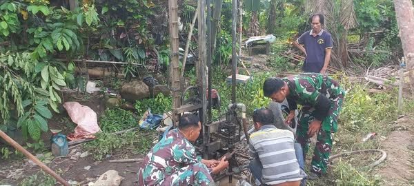 Dukung Ketahanan Pangan Babinsa Koramil 1405-05/Mlts Terjun Langsung dalam Proses pengeboran Sumur Bor