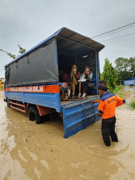 Banjir yang merendam sejumlah desa di Kecamatan Parengan Kabupaten Tuban Provinsi Jawa Timur