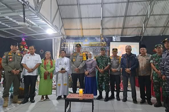 Danrem 142/Tatag kunjungi Gereja dan Pos Pengamanan Pastikan berjalan aman dan Lancar