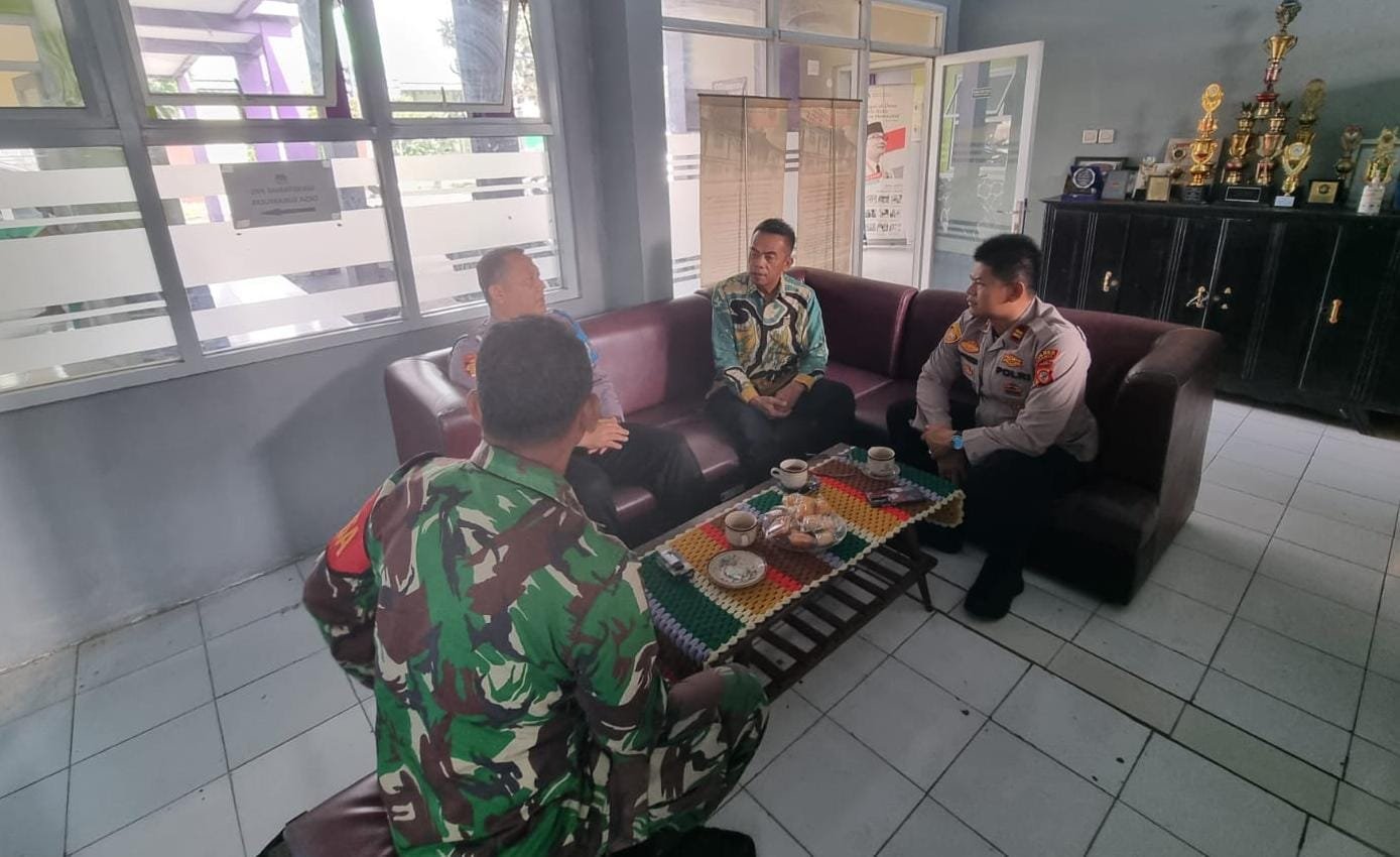 Cooling System Kapolsek Cihaurbeuti Polres Ciamis Koorkom Kamtibmas ke Kades Sukamulya