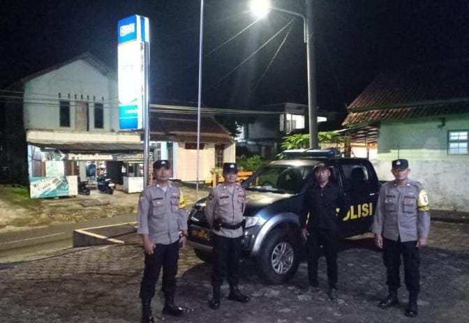 Berikan Rasa Nyaman, Polsek Sukadana Polres Ciamis Patroli Biru Hingga Pemukiman Warga