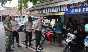 Polri Peduli, Propam Polres Ciamis Baksos ke Warga dan Pengemudi Opang di Bangsawit