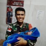 Menutup Tahun 2024 Satgas Pamtas Yonarmed 11 Kostrad Pos Sei Kaca Bantu Persalinan Darurat Ibu Melahirkan