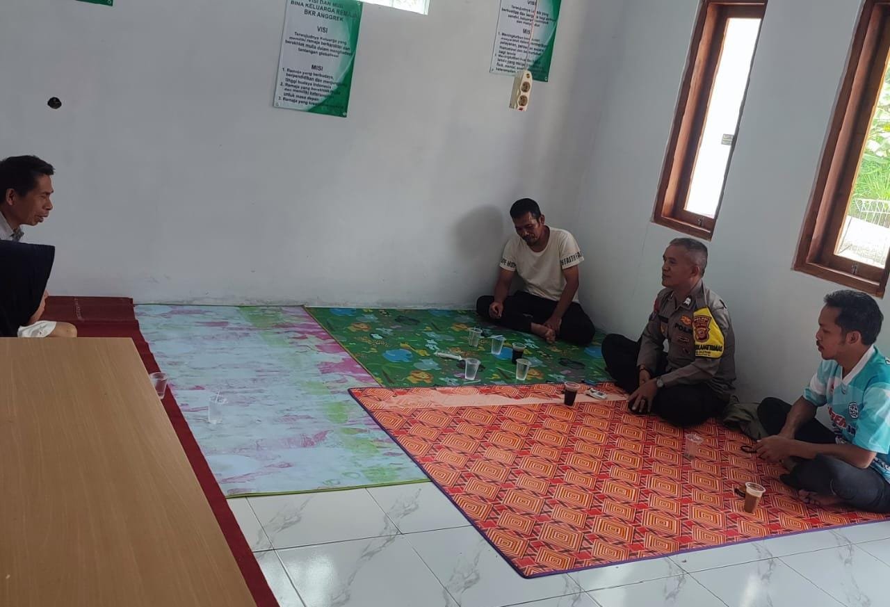 Provlem Solving, Polsek Cipaku Bantu Selesaikan Perselisihan Anak dan Bapak di Desa Jalatrang