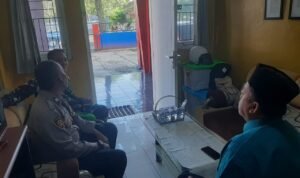 Polsek Cikoneng Polres Ciamis Datangi Kepala SMK Karnas Koorkom Bahaya Kenakalan Remaja