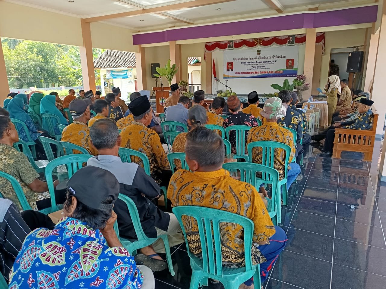 Soliditas Polri dan Pemerintah, Polsek Lakbok Hadiri Pelantikan Perangkat Desa Sukanagara