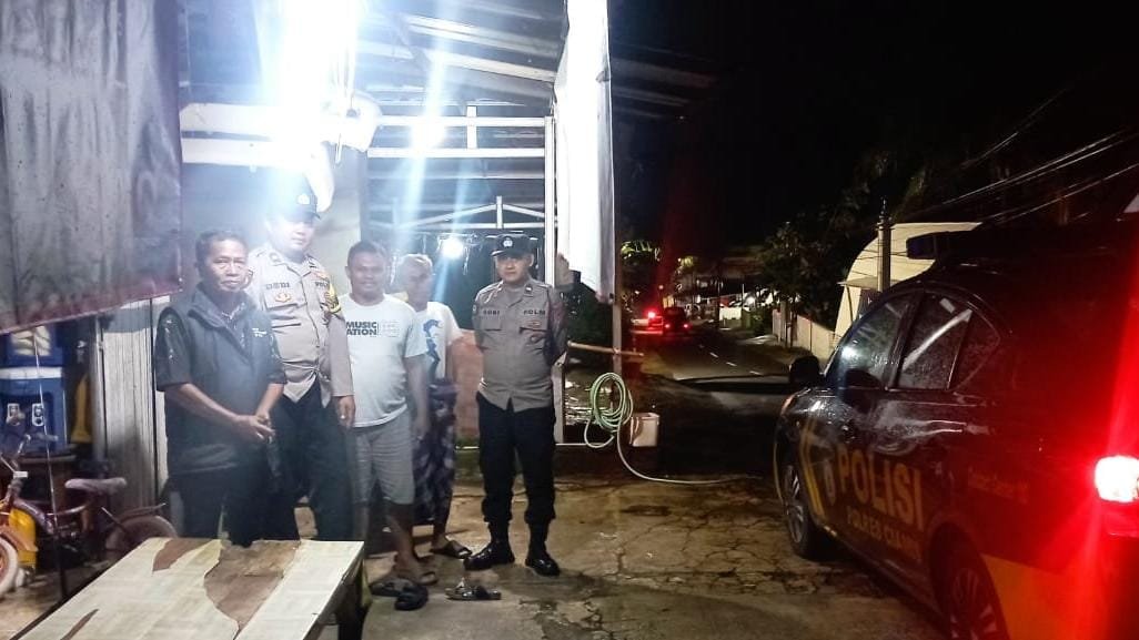 Berikan Rasa Aman, Personel Polsek Kawali Polres Ciamis Patroli Dialogis di Malam Hari