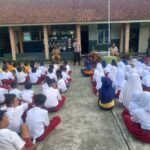 Penyuluhan Tentang Bahaya Bullying oleh Bhabinkamtibmas dan Babinsa di SDN 01 Imbanagara