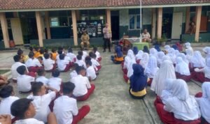 Penyuluhan Tentang Bahaya Bullying oleh Bhabinkamtibmas dan Babinsa di SDN 01 Imbanagara