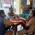 Bhabinkamtibmas Desa Sindangkasih Jaga Kamtibmas Lewat Sambang dan Silaturahmi dengan Perangkat Desa