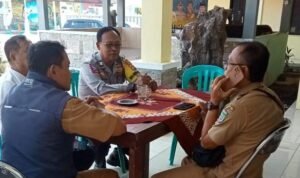 Bhabinkamtibmas Desa Sindangkasih Jaga Kamtibmas Lewat Sambang dan Silaturahmi dengan Perangkat Desa