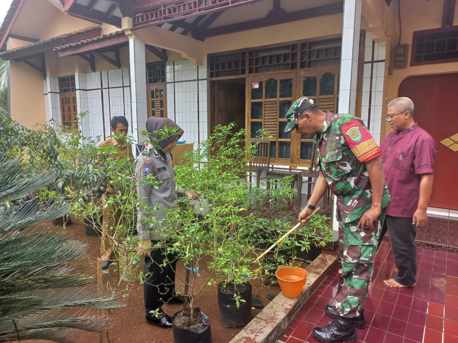 Bhabinkamtibmas Desa Pusakanagara Dukung Program ASTA CITA di Bidang Ketahanan Pangan