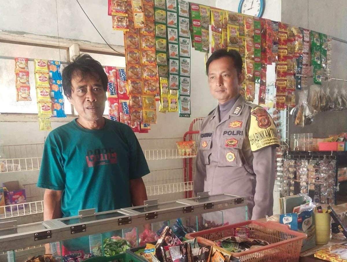 Bhabinkamtibmas Desa Sukamanah Jalin Silaturahmi dengan Warga, Wujudkan Keamanan dan Ketertiban