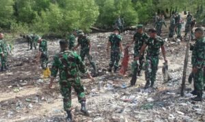 Dandim 1604/Kupang Pimpin Lansung Karya Bakti Pembersihan Sampah