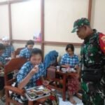 Personel Koramil 1623-01/Karangasem Kawal Pendistribusian Logistik Makan Siang Bergizi