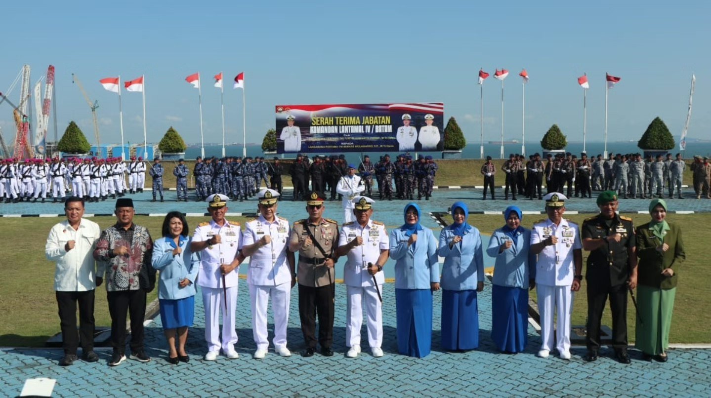 Kasdim 0316/Batam Hadiri Sertijab Danlantamal IV