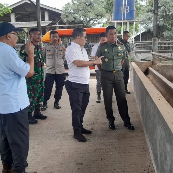 Kegiatan Anjangsana Danrem 052/Wkr Di Dampingi Danramil 01/Teluknaga Kunjungi PT Tum