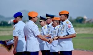 Komandan Satbravo 90 Bertindak Sebagai Danup Dalam Upacara Serah Terima Jabatan Komandan Komando Pasukan Gerak Cepat