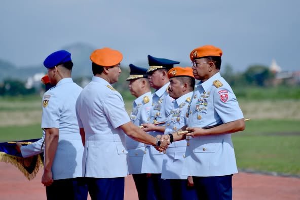 Komandan Satbravo 90 Bertindak Sebagai Danup Dalam Upacara Serah Terima Jabatan Komandan Komando Pasukan Gerak Cepat