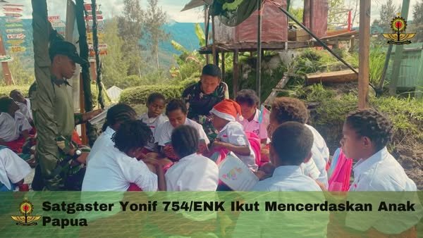 Satgaster Yonif 754/ENK Ikut Mencerdaskan Anak Papua
