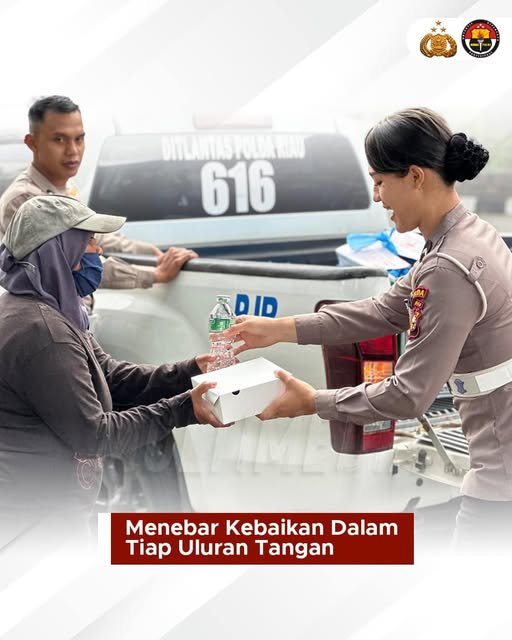 Menebar Kebaikan dalam Tiap Uluran Tangan: Wujud Kepedulian Polwan Ditlantas Polda Riau