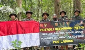 Garda Terdepan Kedaulatan Negara, Satgas Pamtas Yonarmed 11 Kostrad Laksanakan Patroli Patok Perbatasan RI-Malaysia