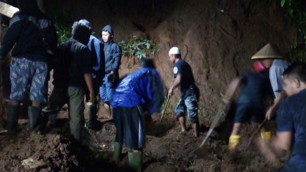 Tragedi Tanah Longsor di Tasikmalaya: Satu Korban Jiwa Tertimbun Material Longsor