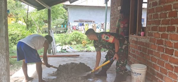 Bantu Bangun Rumah, Babinsa Salawati Adalah Bagian Dari Masyarakat