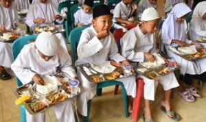 Kodam I/BB Laksanakan Program Makan Sehat Bergizi di Pesantren Ta’dib Al-Syakirin.