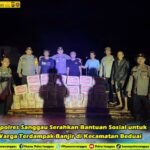 Kapolres Sanggau Serahkan Bantuan Sosial bagi Warga Terdampak Banjir di Beduai