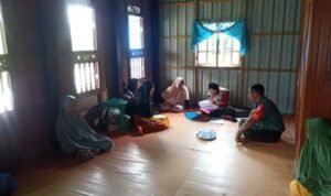 Serka Burhan Babinsa Desa Baring Koordinasikan Perekapan RDKK dengan Kelompok Tani Samaturu 1
