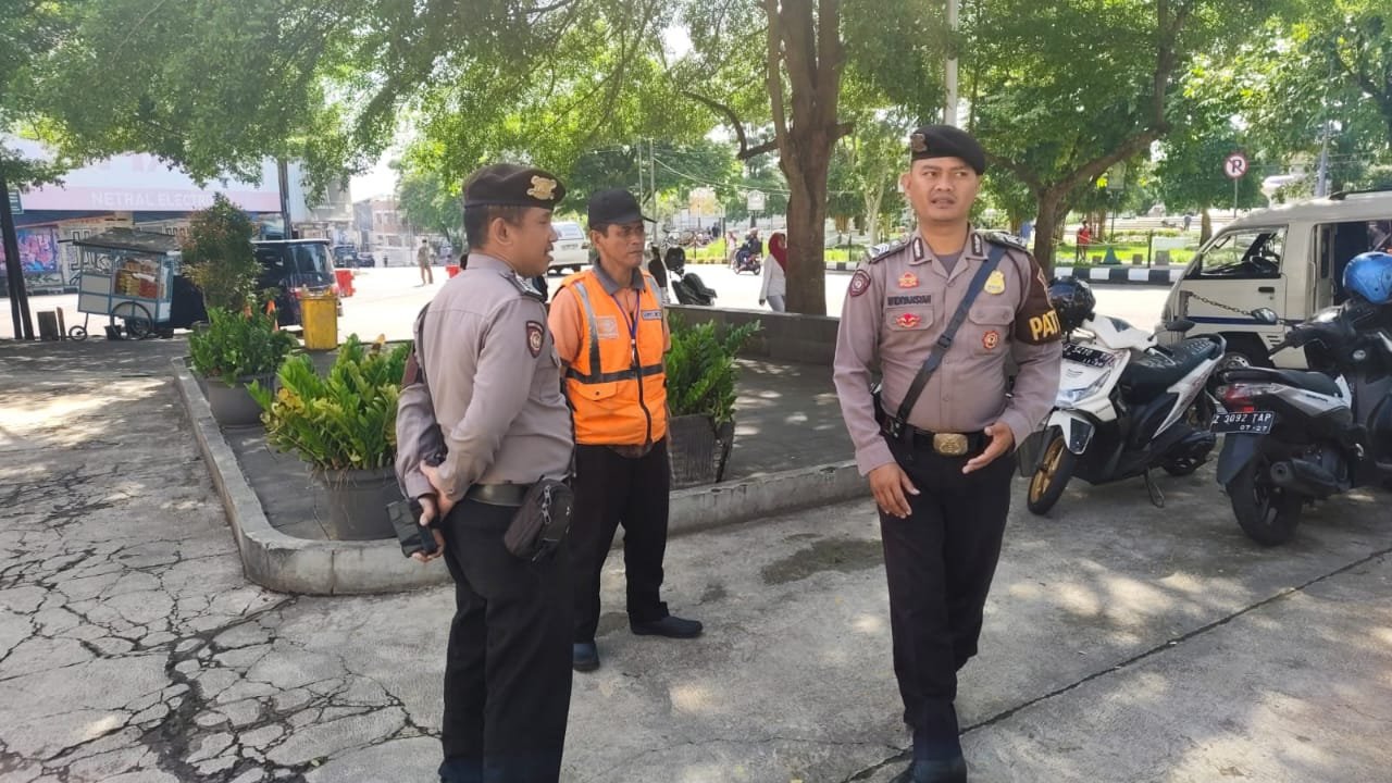 Berantas Premanisme Satuan Samapta Polres Ciamis Patroli Dialogis di Kawasan Simpang Netral